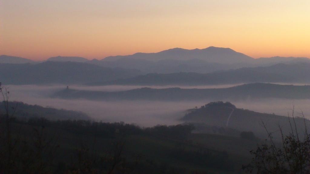 Poggio Dei Prugnoli Bed & Breakfast Tavoleto Eksteriør bilde
