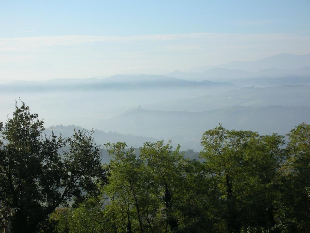 Poggio Dei Prugnoli Bed & Breakfast Tavoleto Eksteriør bilde