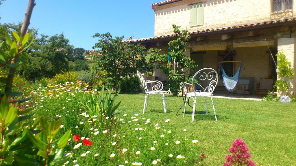 Poggio Dei Prugnoli Bed & Breakfast Tavoleto Eksteriør bilde