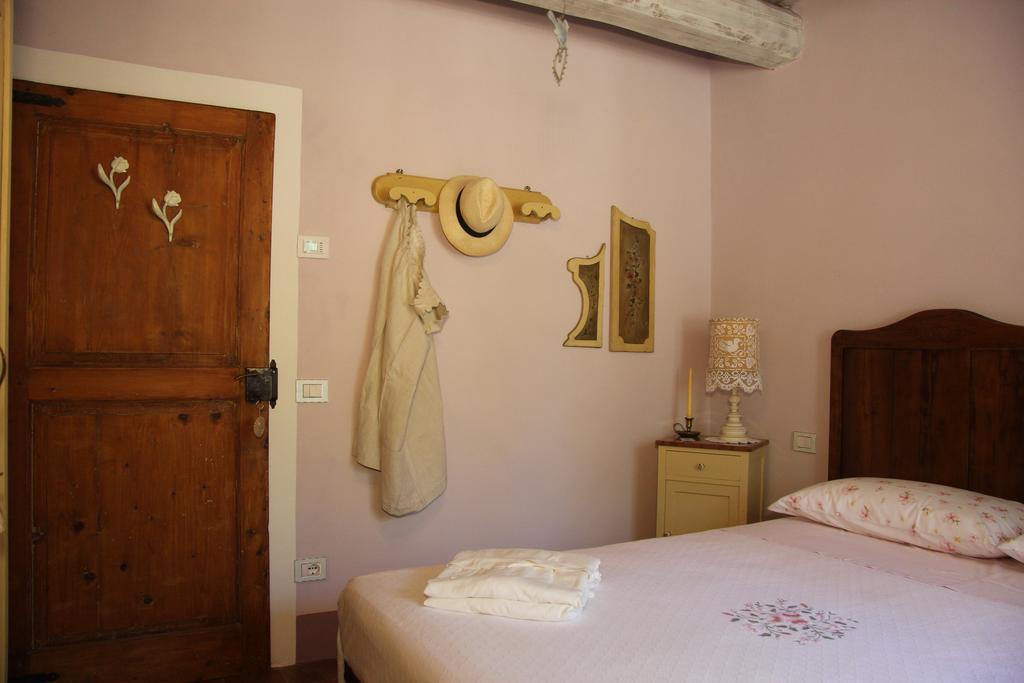 Poggio Dei Prugnoli Bed & Breakfast Tavoleto Eksteriør bilde