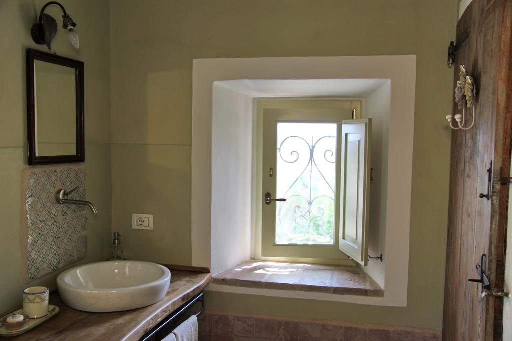 Poggio Dei Prugnoli Bed & Breakfast Tavoleto Eksteriør bilde